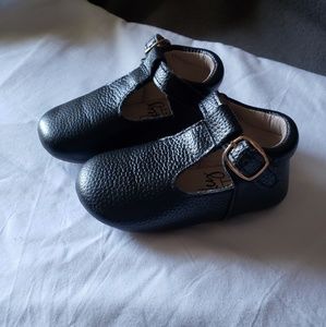 Monkey Feet excellent used condition black T strap